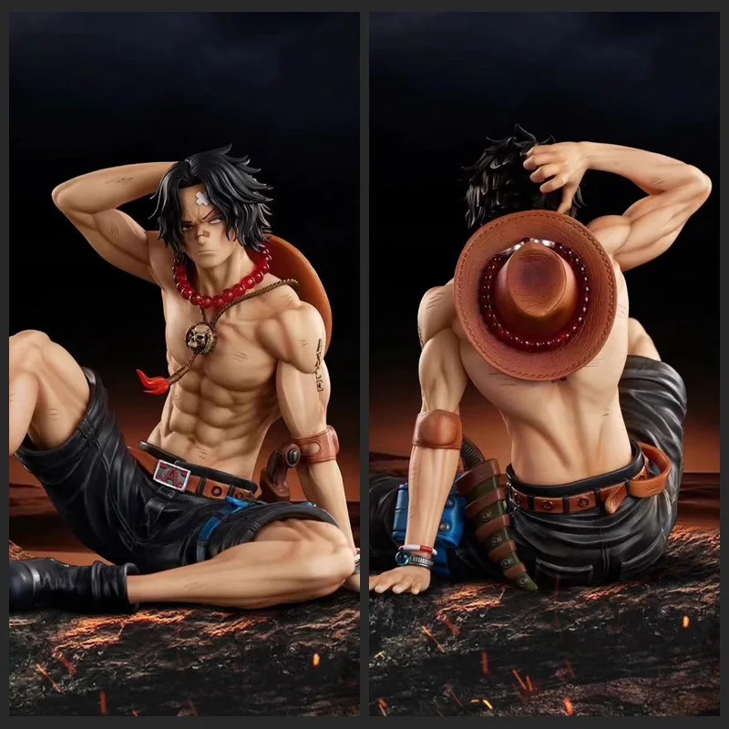 Figurine de Portgas D. Ace assis – One Piece – 12 cm avec chapeau, collier et tatouages.
